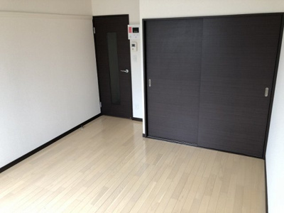 【居間・リビング】 | レオネクストサンリット双葉 | ゆったり過ごせる居間です