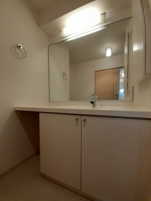 【洗面所】 | グラン・ブルー | 明るい洗面所です