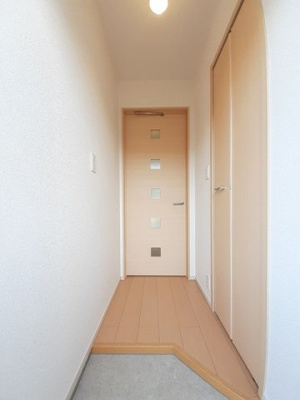 【玄関】 | グラン・ブルー | 収納もある玄関です