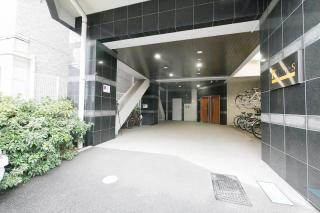 TRADIS NIPPORI Eのエントランス