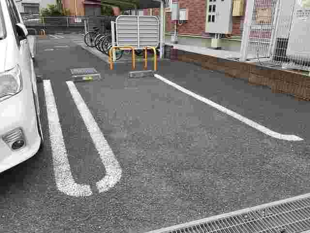 【賃貸アパート】サンパティークⅡの駐車場|カースペースがあります