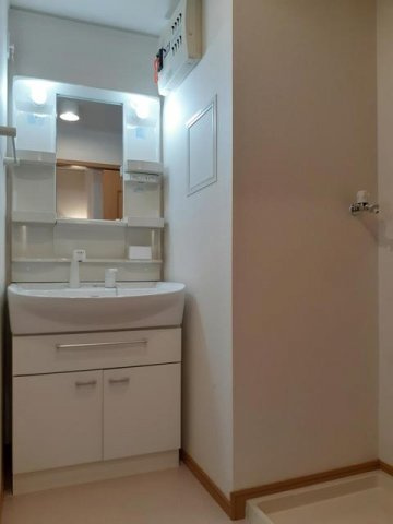 【賃貸アパート】サンパティークⅡの洗面所|忙しい朝には欠かせない洗面所です