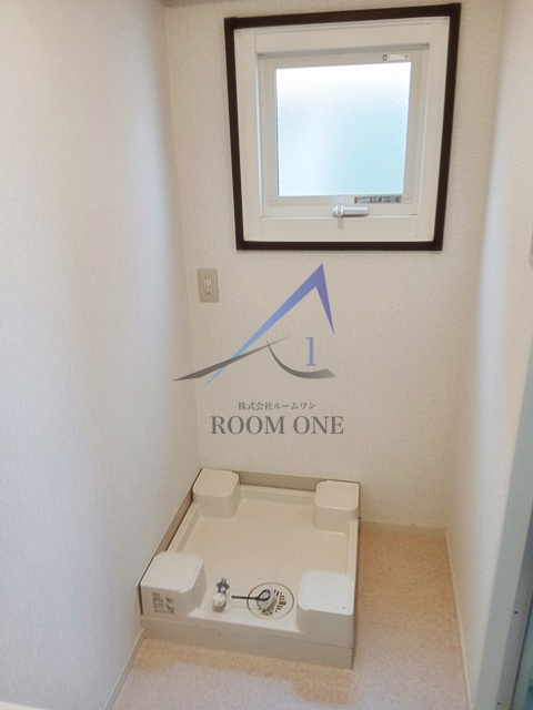 メゾンイーストの設備|洗濯機置き場です。