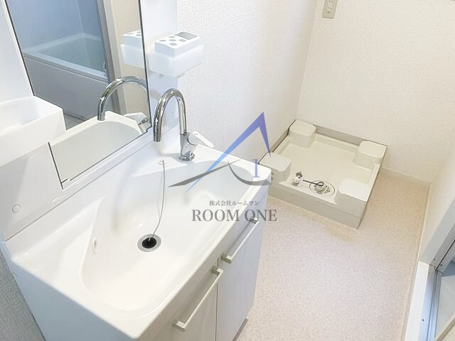 メゾンイーストの洗面所|独立洗面台です。