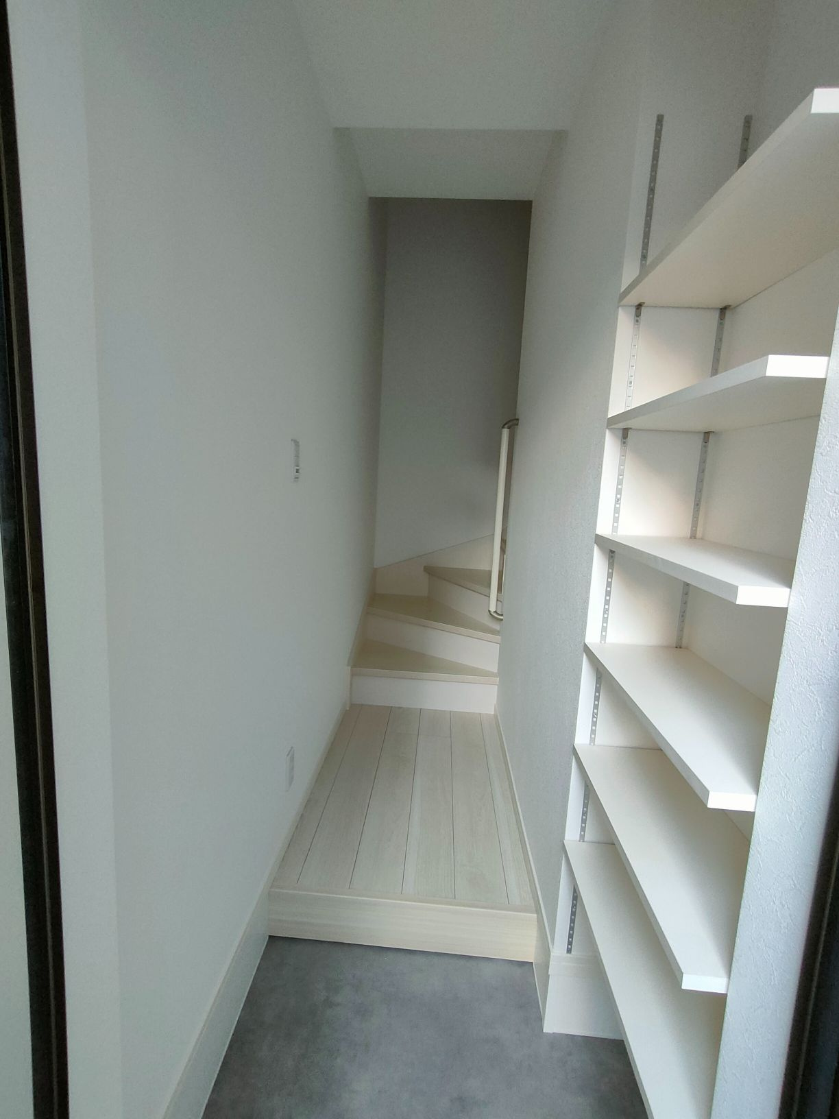 アジュテ・グラース清水が丘の玄関