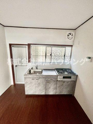 上六万寺町一戸建のキッチン
