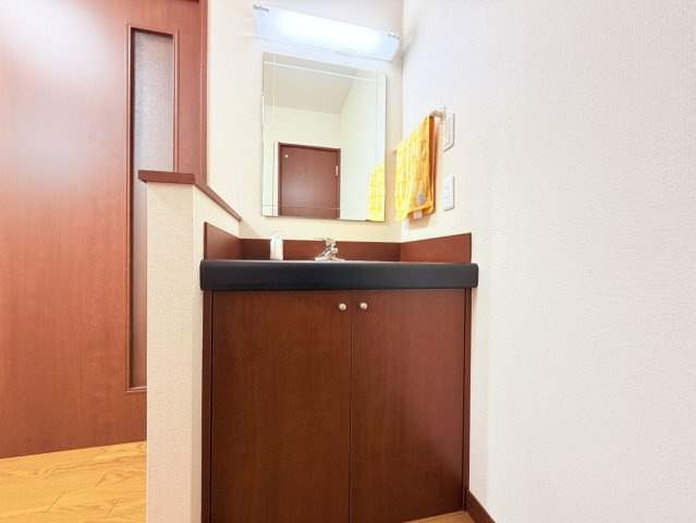 【駅チカ５分♪】オール電化！常陸大宮市中富町中古物件の独立洗面台