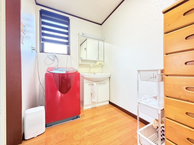 【駅チカ５分♪】オール電化！常陸大宮市中富町中古物件の脱衣所