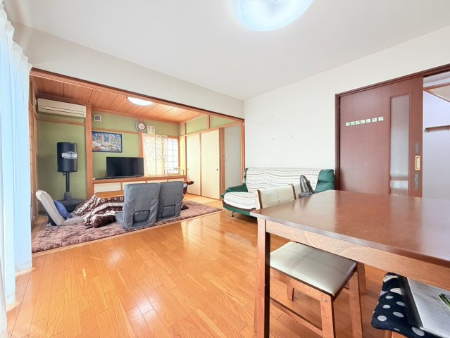 【駅チカ５分♪】オール電化！常陸大宮市中富町中古物件の居間・リビング