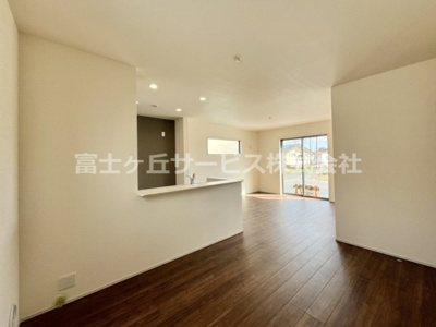 【居間・リビング】 | 周智郡森町中川 3期 新築一戸建て 2号棟 | LDK17帖