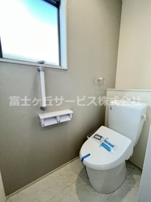 【トイレ】 | 周智郡森町中川 3期 新築一戸建て 2号棟 | 同タイプのトイレが2カ所付いています