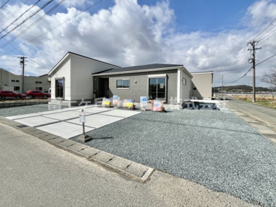 【駐車場】 | 周智郡森町中川 3期 新築一戸建て 2号棟 | 余裕ある駐車スペース