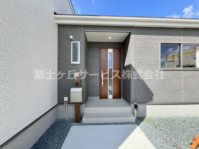 【エントランス】 | 周智郡森町中川 3期 新築一戸建て 2号棟 | エントランスです