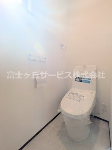 【トイレ】 | 沼津市岡宮 2期 新築一戸建て | ２階のトイレです
