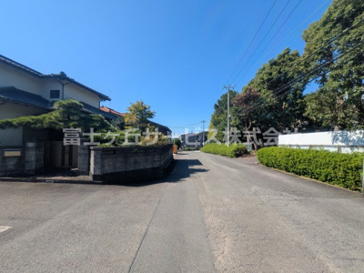 【前面道路含む現地写真】 | 沼津市岡宮 2期 新築一戸建て | 前面道路含む現地写真です