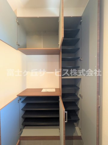 【収納】 | 沼津市岡宮 2期 新築一戸建て | 玄関収納です