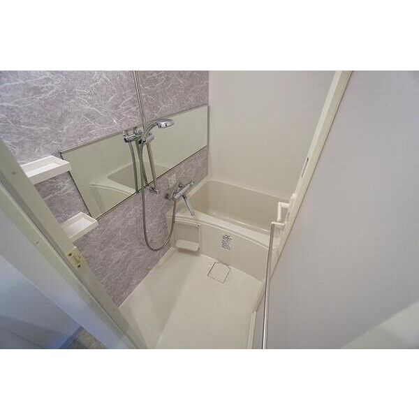 LaDouceur荒本の浴室