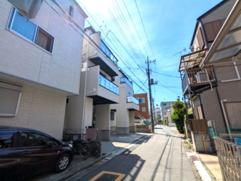 江戸川区平井７丁目の新築戸建の前面道路含む現地写真