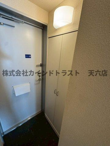 レオパレスグリーンアイビーの玄関|収納もある玄関です