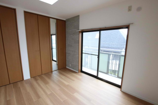 上平間戸建の洋室|※室内写真は家具・小物等を消すAI生成のため、実物とは異なる場合がございます。