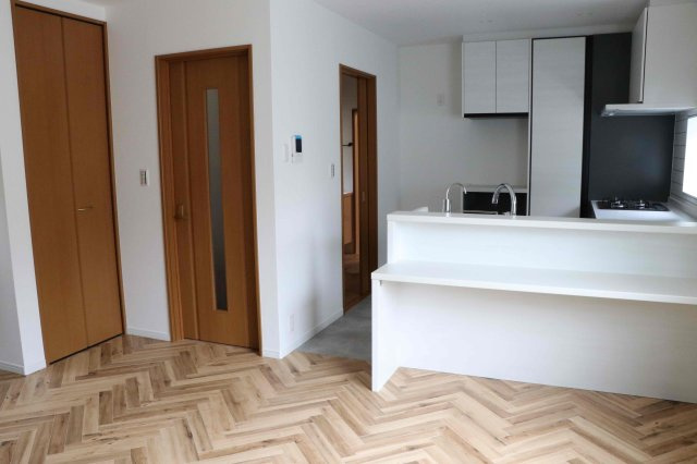 上平間戸建の居間・リビング