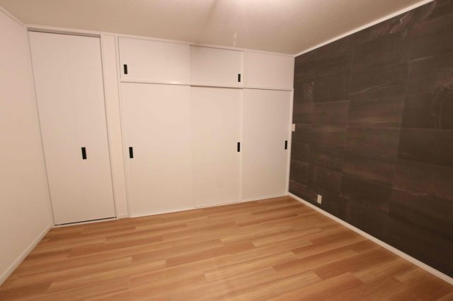 上平間戸建の洋室