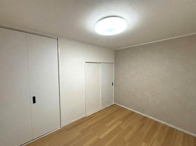 上平間戸建の洋室|※室内写真は家具・小物等を消すAI生成のため、実物とは異なる場合がございます。