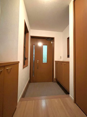 上平間戸建の玄関|※室内写真は家具・小物等を消すAI生成のため、実物とは異なる場合がございます。