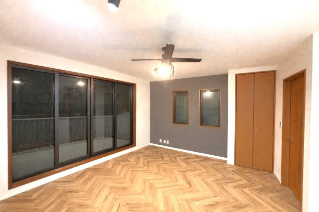 上平間戸建の居間・リビング