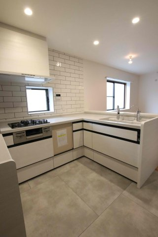 上平間戸建のキッチン