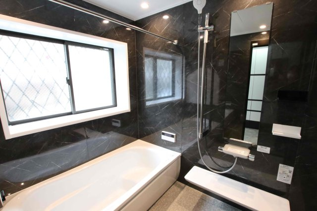 上平間戸建の浴室