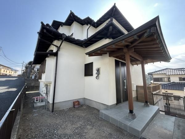 【外観】 | 福岡市南区老司５丁目 戸建て | 学校が徒歩圏内にあるのでお子様の通学も安心です。スーパーやコンビニへのアクセスも便利です