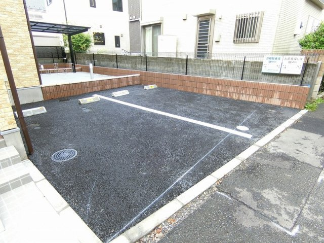 リブリ・カワセミの駐車場