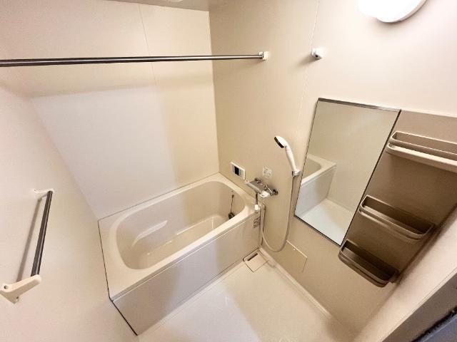 【浴室】 | Ｌａ　ｆｒｏｎｔｅｒａ | バス