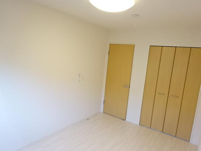 【内装】 | ファミーユ | 洋室