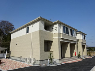 【外観】 | ファミーユ | 外観写真（昼）