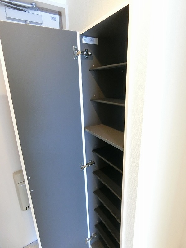 リブリ・カワセミの玄関