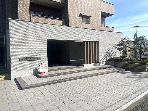 サーパス和歌山駅前のエントランス