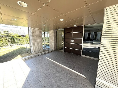 サーパス和歌山駅前のエントランス