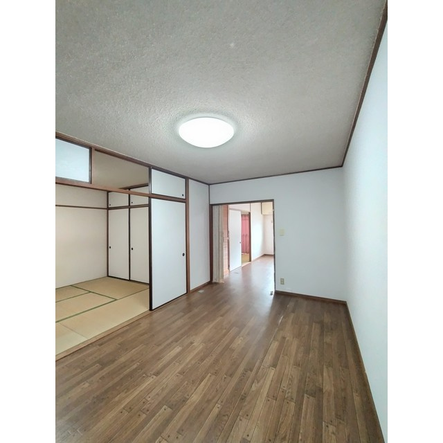 岐阜市尼ケ崎町１丁目の賃貸マンションの居間・リビング