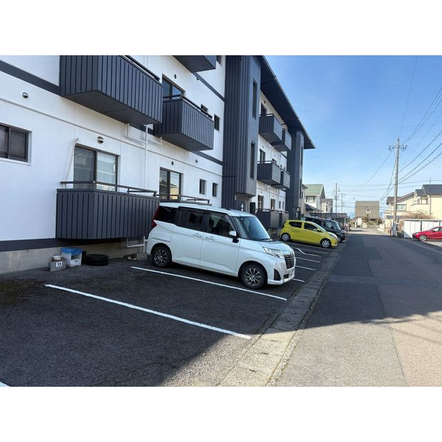 岐阜市福光西１丁目のアパートの駐車場