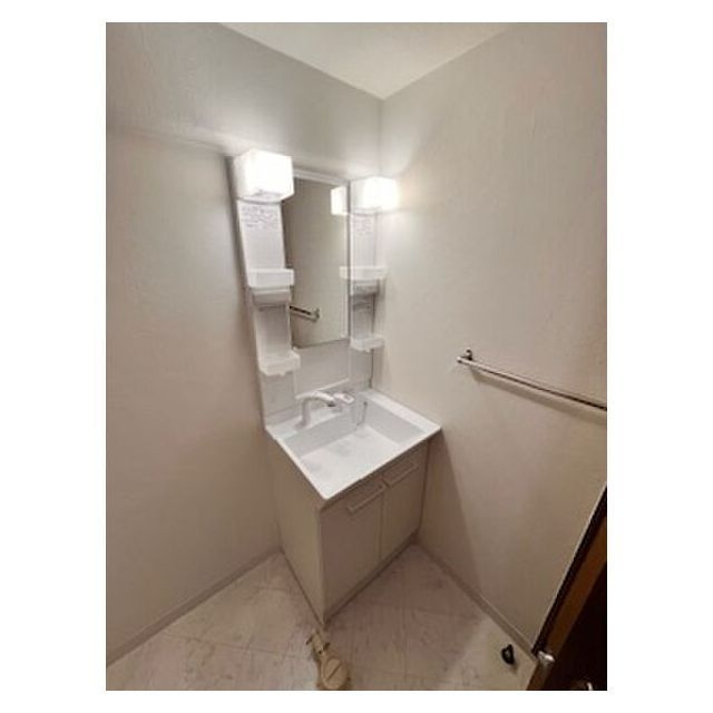 岐阜市芥見長山１丁目のアパートの洗面所