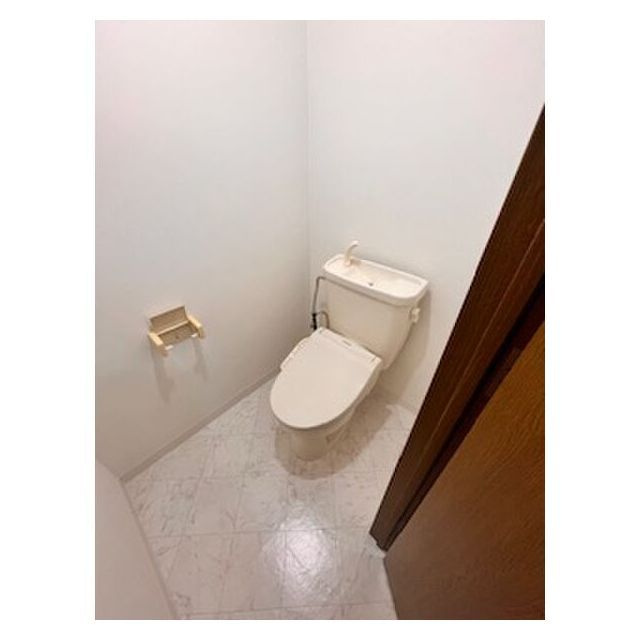 岐阜市芥見長山１丁目のアパートのトイレ