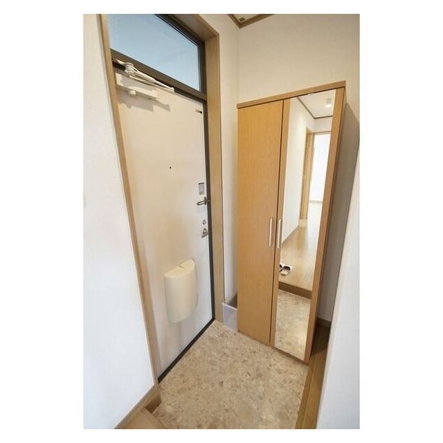 関市小瀬のアパートの玄関