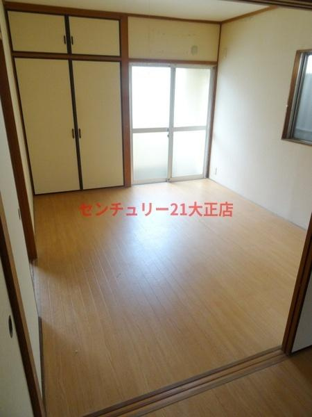 上林マンションの洋室