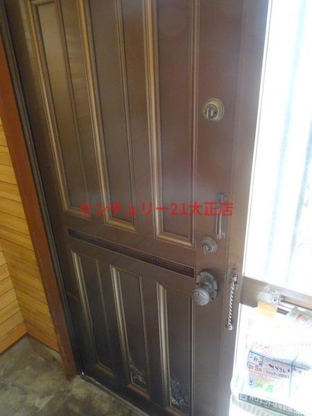 上林マンションの玄関