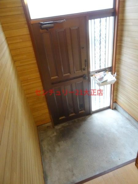 上林マンションの玄関