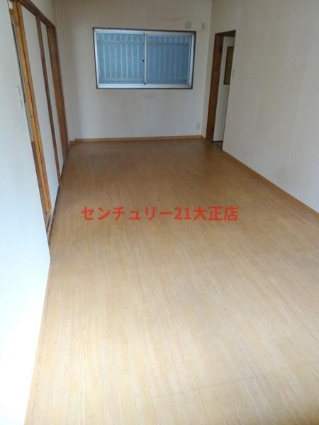 上林マンションの居間・リビング