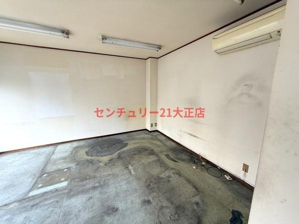 三泉ハイツの洋室