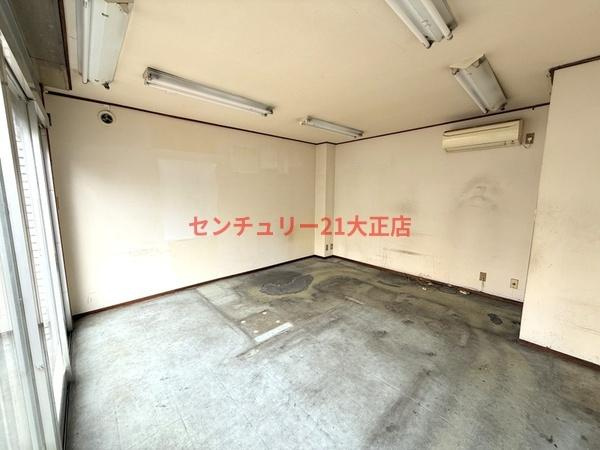 三泉ハイツの洋室